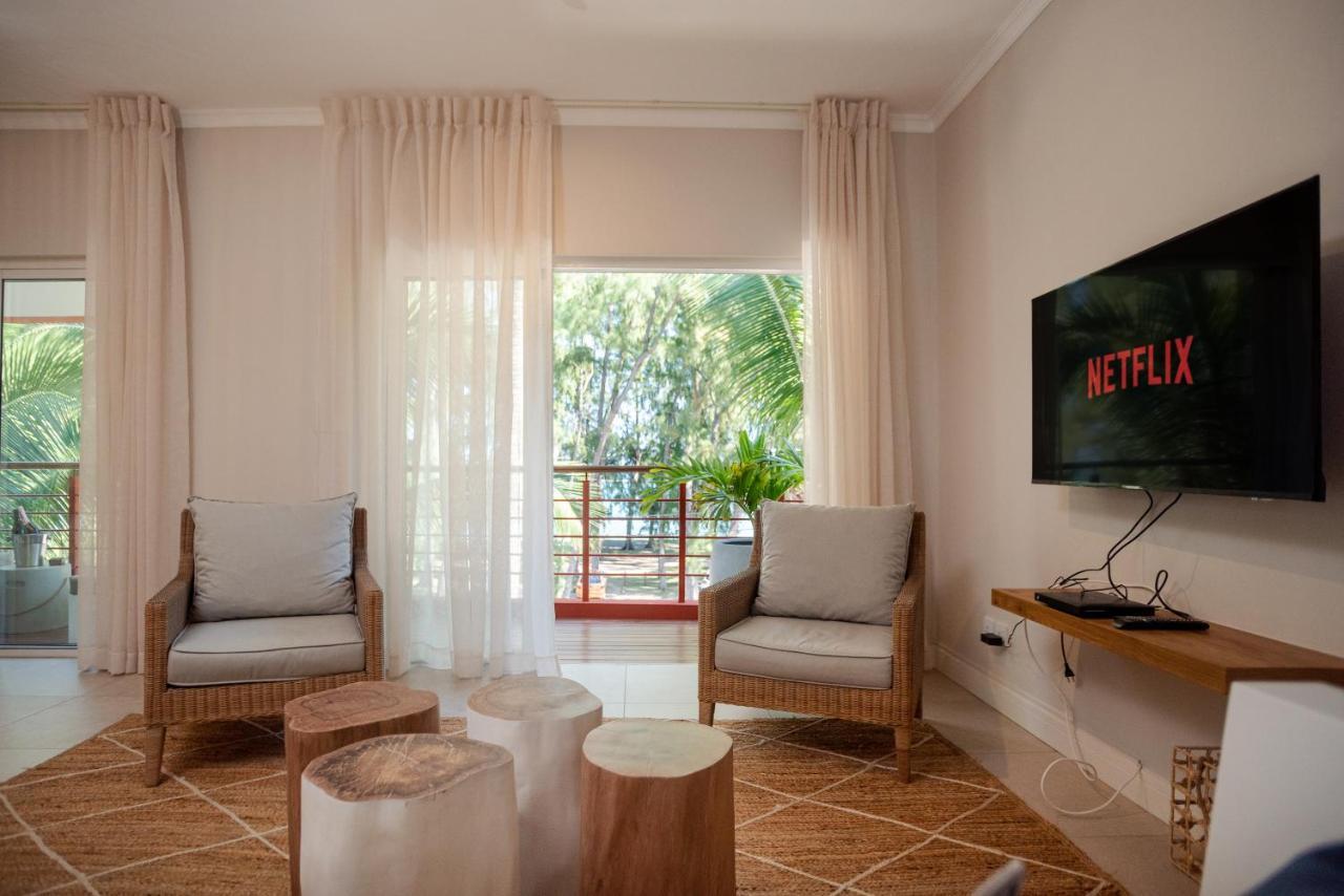 Blue Coral Beachfront Penthouse * Flic-en-Flacq
