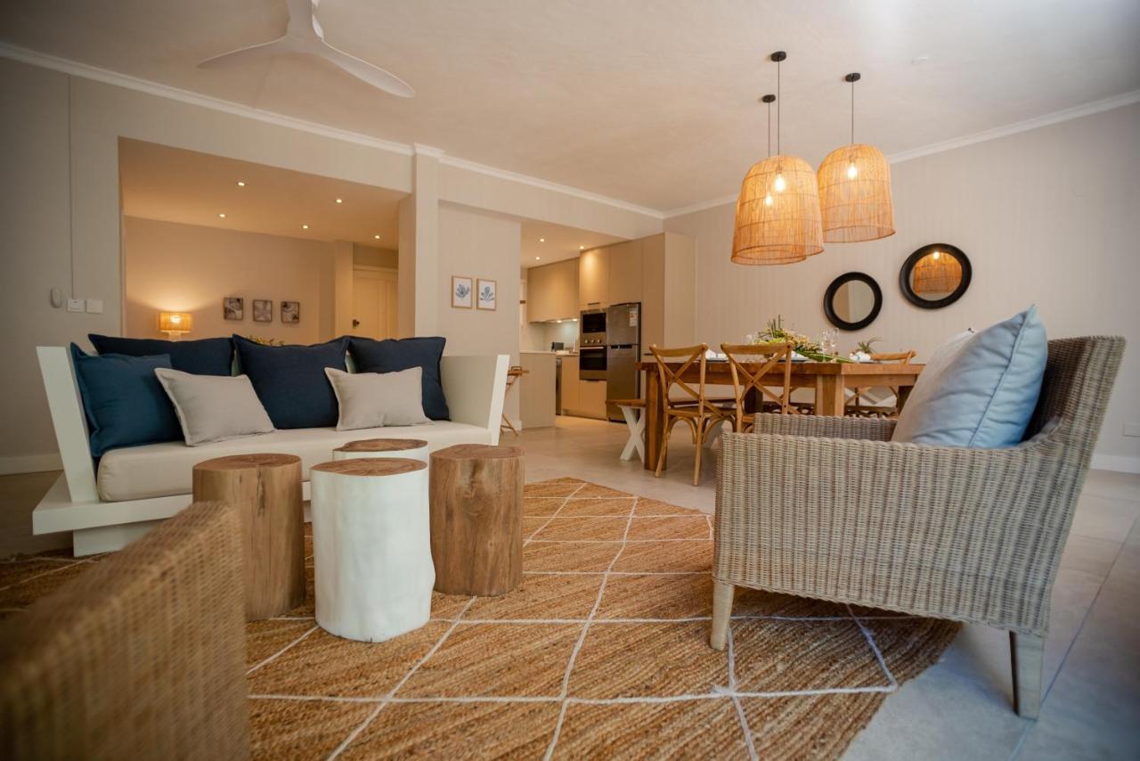 Blue Coral Beachfront Penthouse अपार्टमेंट *