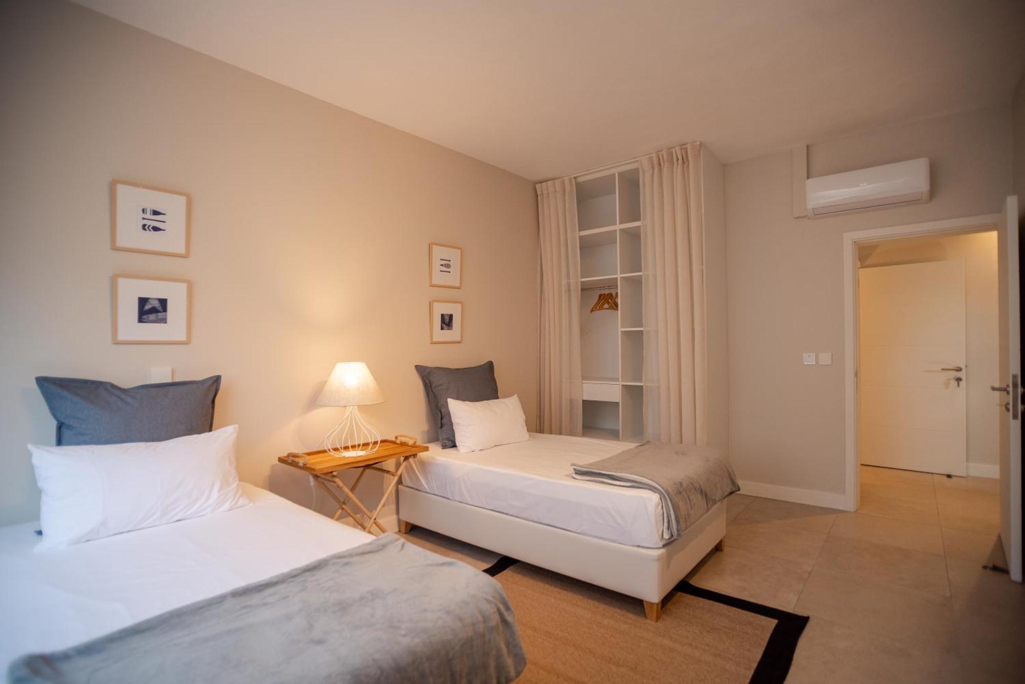 Blue Coral Beachfront Penthouse अपार्टमेंट