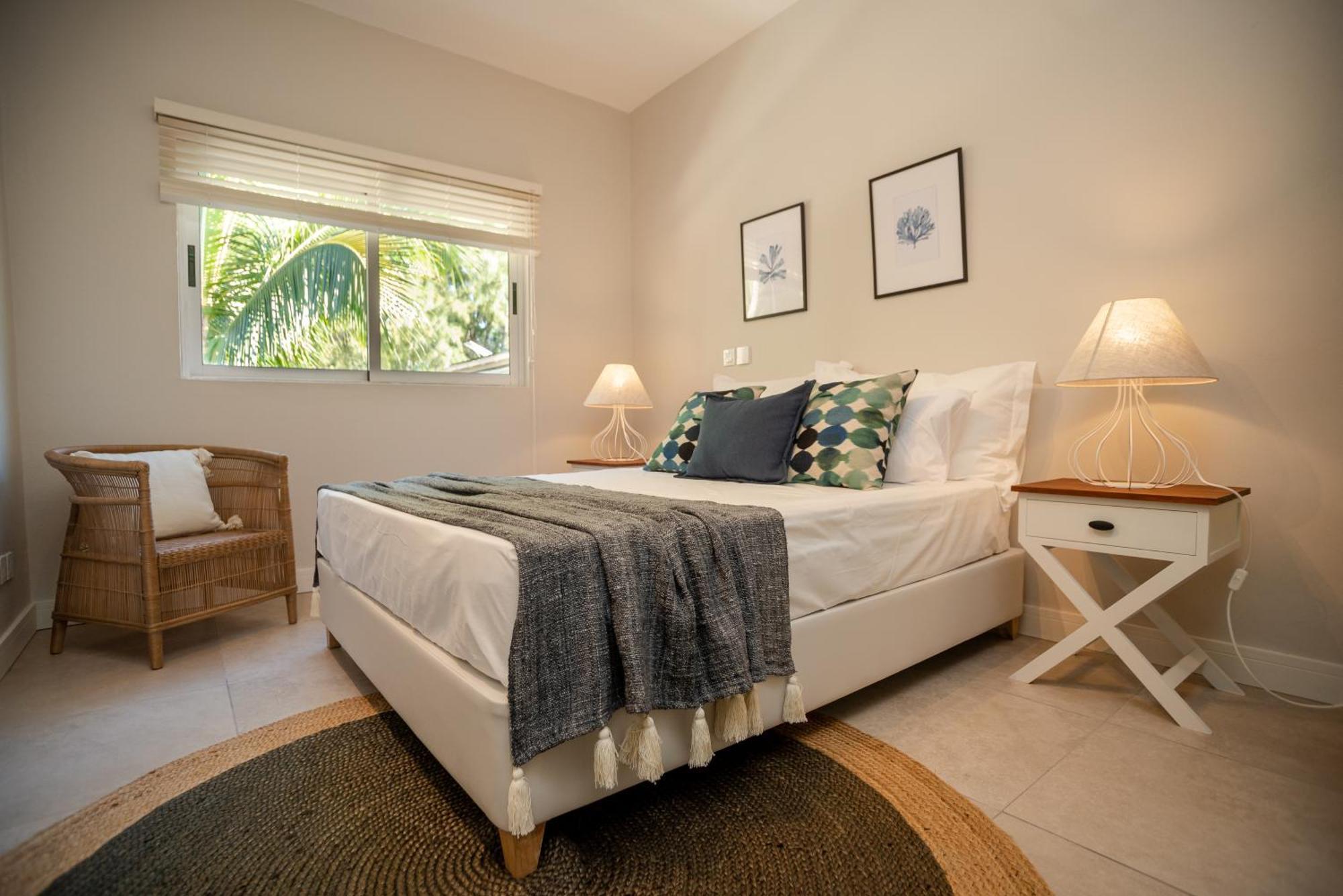 Blue Coral Beachfront Penthouse Apartamento *